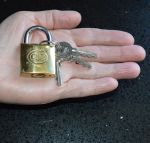 Solid Brass Tri-Circle Padlock With 3 x Keys - 32mm / 1-1/4"